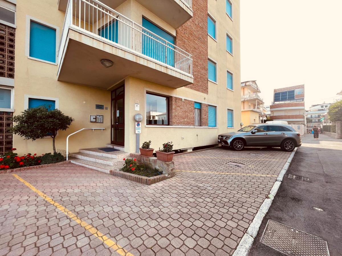 Appartamento Cima - Vista Mare, 3 Camere, Wifi, Family Apartment Лидо-ди-Езоло Экстерьер фото